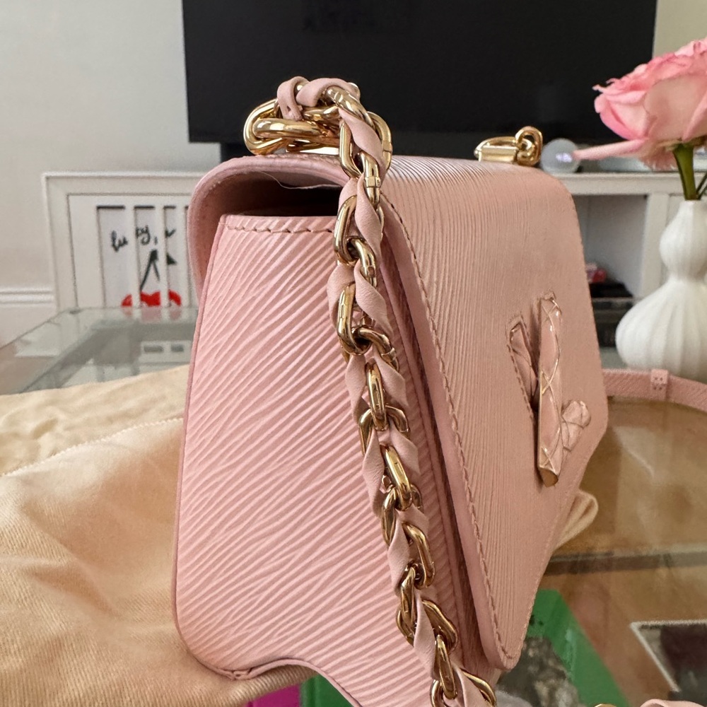 Louis Vuitton Pink Crossbody Bag with Gold Accents - Picture 3 of 5